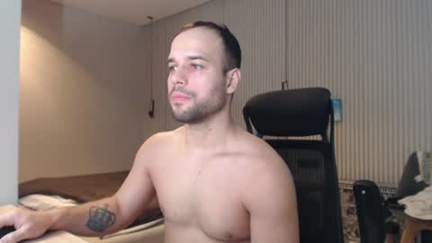 Snapshot of sandro_best chatting on March 10, 11:42 am DeAlex online show from March 10, 11:42 am