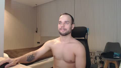 Snapshot of sandro_best chatting on March 11, 1:34 pm DeAlex online show from March 11, 1:34 pm