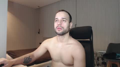 Snapshot of sandro_best chatting on March 12, 10:59 am DeAlex online show from March 12, 10:59 am