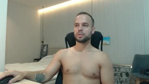 Snapshot of sandro_best chatting on September 10, 9:09 am DeAlex online show from September 10, 9:09 am