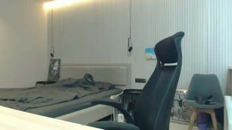 Snapshot of sandro_best chatting on September 14, 10:47 am DeAlex online show from September 14, 10:47 am