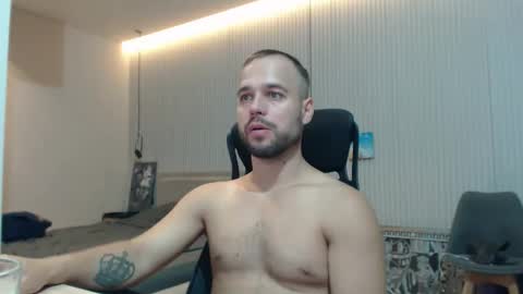 Snapshot of sandro_best chatting on September 23, 12:19 pm DeAlex online show from September 23, 12:19 pm