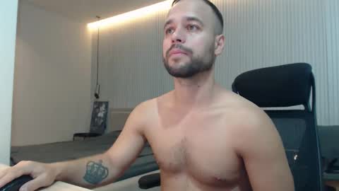 Snapshot of sandro_best chatting on September 25, 9:24 am DeAlex online show from September 25, 9:24 am