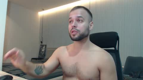 Snapshot of sandro_best chatting on September 28, 10:42 am DeAlex online show from September 28, 10:42 am