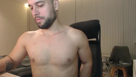 Snapshot of sandro_best chatting on October 22, 9:03 pm DeAlex online show from October 22, 9:03 pm