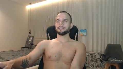 Snapshot of sandro_best chatting on October 25, 5:40 pm DeAlex online show from October 25, 5:40 pm