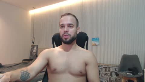 Snapshot of sandro_best chatting on November 5, 10:26 am DeAlex online show from November 5, 10:26 am