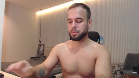 Snapshot of sandro_best chatting on November 6, 9:32 am DeAlex online show from November 6, 9:32 am