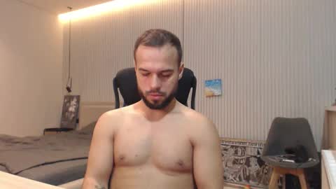 Snapshot of sandro_best chatting on November 8, 9:42 am DeAlex online show from November 8, 9:42 am