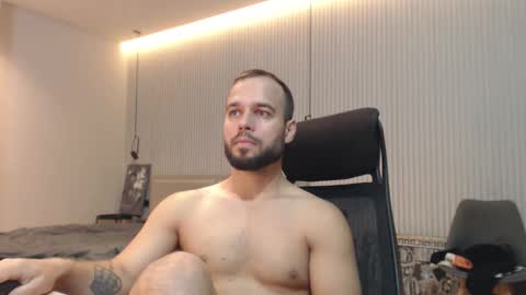 Snapshot of sandro_best chatting on November 10, 3:55 pm DeAlex online show from November 10, 3:55 pm