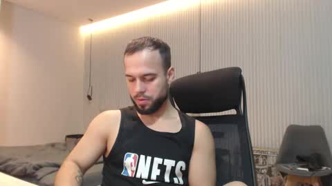 Snapshot of sandro_best chatting on November 13, 7:18 am DeAlex online show from November 13, 7:18 am