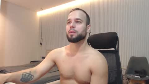 Snapshot of sandro_best chatting on November 14, 11:42 am DeAlex online show from November 14, 11:42 am