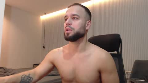 Snapshot of sandro_best chatting on November 18, 10:09 am DeAlex online show from November 18, 10:09 am