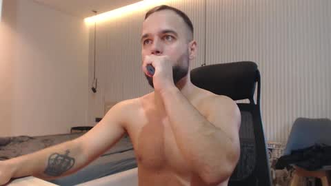 Snapshot of sandro_best chatting on November 19, 6:57 am DeAlex online show from November 19, 6:57 am