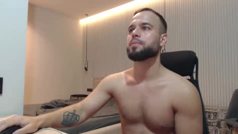 Snapshot of sandro_best chatting on November 22, 9:19 am DeAlex online show from November 22, 9:19 am