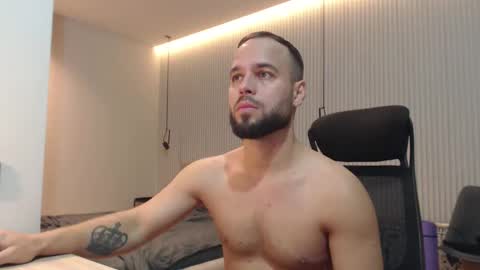 Snapshot of sandro_best chatting on November 23, 2:17 pm DeAlex online show from November 23, 2:17 pm