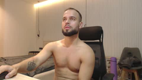 Snapshot of sandro_best chatting on November 24, 2:22 am DeAlex online show from November 24, 2:22 am