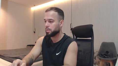 Snapshot of sandro_best chatting on November 25, 10:37 am DeAlex online show from November 25, 10:37 am