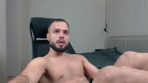 Snapshot of sandro_best chatting on November 25, 10:43 pm DeAlex online show from November 25, 10:43 pm