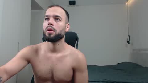 Snapshot of sandro_best chatting on November 26, 10:49 am DeAlex online show from November 26, 10:49 am