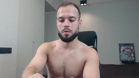 Snapshot of sandro_best chatting on November 28, 9:45 am DeAlex online show from November 28, 9:45 am