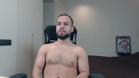 Snapshot of sandro_best chatting on November 30, 8:07 am DeAlex online show from November 30, 8:07 am