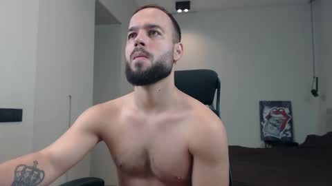 Snapshot of sandro_best chatting on December 5, 11:08 am DeAlex online show from December 5, 11:08 am