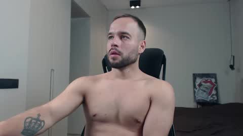 Snapshot of sandro_best chatting on December 14, 5:07 pm DeAlex online show from December 14, 5:07 pm