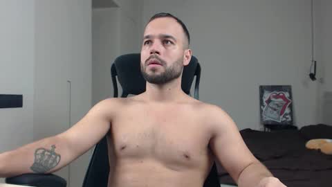 Snapshot of sandro_best chatting on December 17, 5:41 pm DeAlex online show from December 17, 5:41 pm