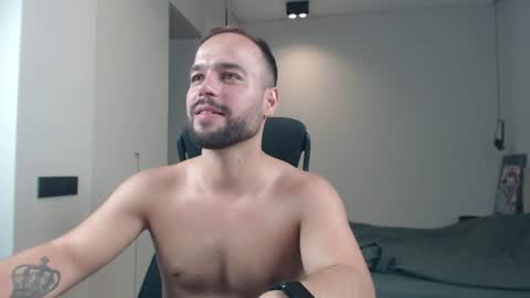 Snapshot of sandro_best chatting on June 26, 11:14 am DeAlex online show from June 26, 11:14 am