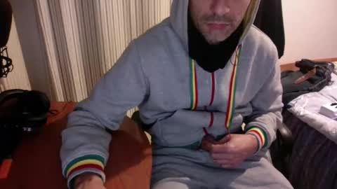 Snapshot of sandropertoni chatting on December 19, 4:25 pm lucas online show from December 19, 4:25 pm