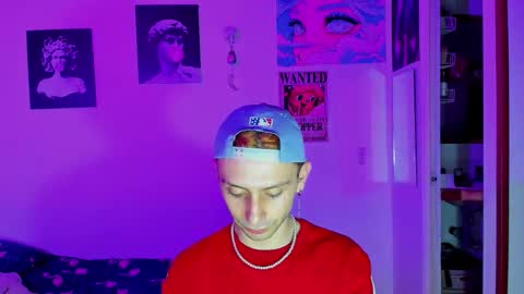 Snapshot of santi_mateo chatting on November 16, 3:56 am Santi online show from November 16, 3:56 am