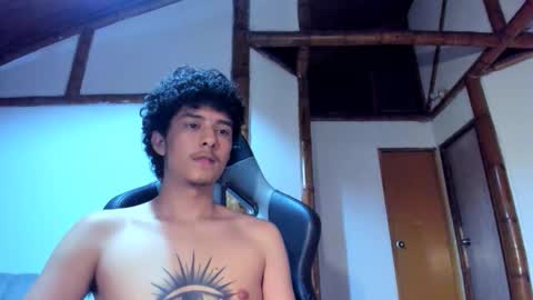 santi_twink19 online show from February 27, 5:40 am