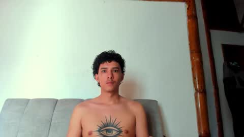 Snapshot of santi_twink19 chatting on May 24, 1:27 pm santi_twink19 online show from May 24, 1:27 pm