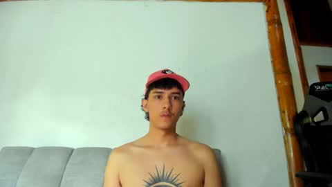 Snapshot of santi_twink19 chatting on May 26, 2:46 pm santi_twink19 online show from May 26, 2:46 pm