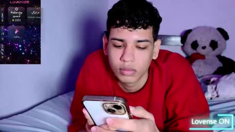Snapshot of santiago_foxx chatting on April 21, 12:12 am santi online show from April 21, 12:12 am
