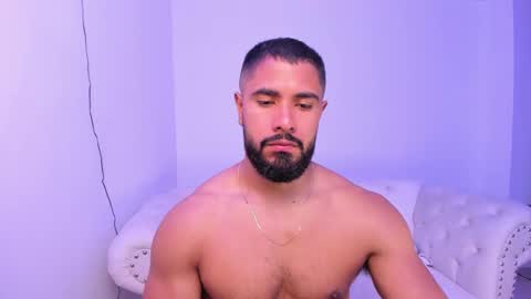 santiago_huntt online show from January 29, 12:45 pm