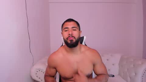 santiago_huntt online show from February 11, 12:16 pm