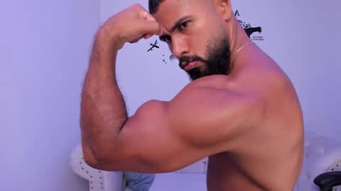 santiago_huntt online show from September 8, 8:41 pm