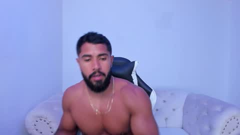 santiago_huntt online show from October 31, 9:27 pm