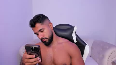 santiago_huntt online show from February 19, 8:27 pm