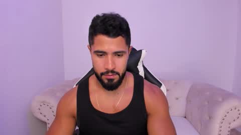 santiago_huntt online show from March 4, 8:59 pm