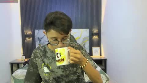 santiago_russo18 online show from February 15, 8:27 pm