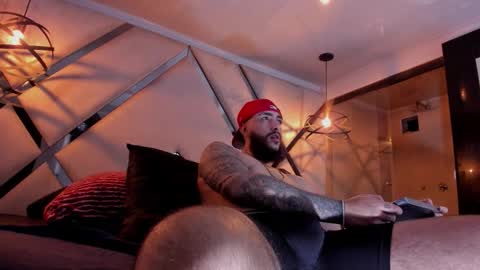 Santiago Hincapiie online show from March 5, 4:52 am