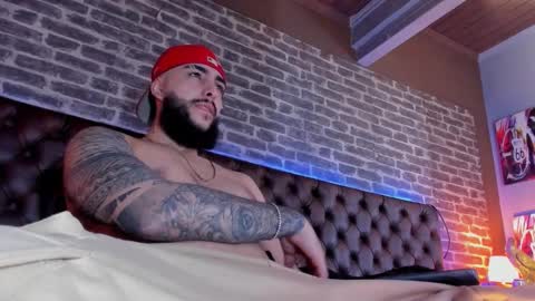 Santiago Hincapiie online show from March 13, 9:32 pm