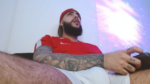 Santiago Hincapiie online show from April 15, 1:34 am