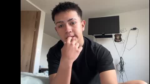 santiagomg_ online show from July 10, 4:31 pm