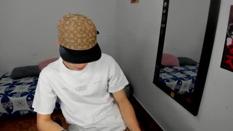 Julius Novachrono  online show from February 19, 5:14 am