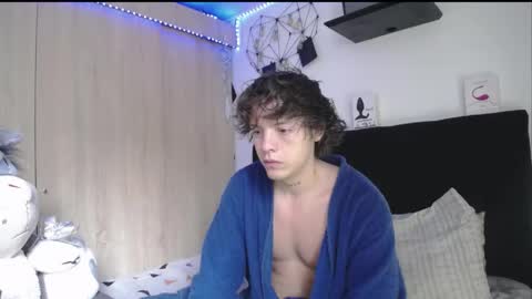 Snapshot of santii_rose chatting on April 21, 2:01 pm Santii online show from April 21, 2:01 pm