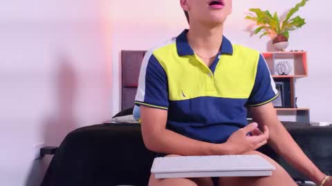 Snapshot of santilux_ chatting on June 22, 6:10 am SantiLux online show from June 22, 6:10 am